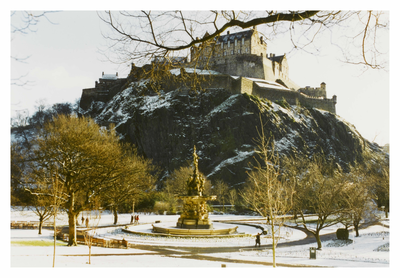 Edinburgh Castle and Ross Fountain in the snow