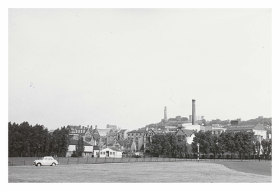 Holyrood Road and Calton Hill from park entrance