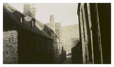 Reid's Close, Canongate looking south