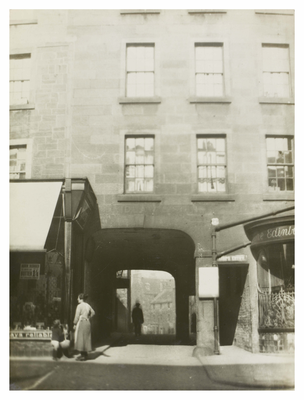 Gibb's Entry, Nicolson Street
