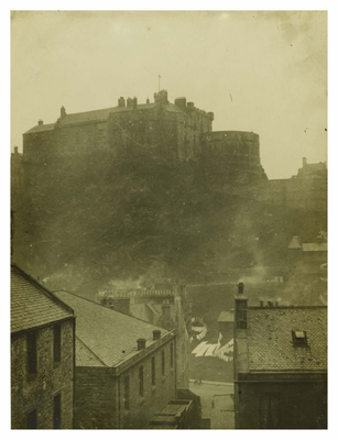 Edinburgh Castle from the Vennel