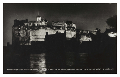 Floodlit Edinburgh Castle and Earl Haig Statue