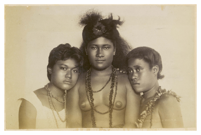 Samoan girls 
