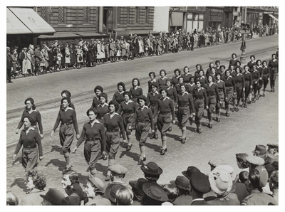 Land Army Parade 1943