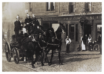 Edinburgh Fire Brigade on call out with 3 horse engine