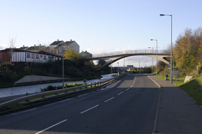 Looking west along Hailesland Road, Wester Hailes