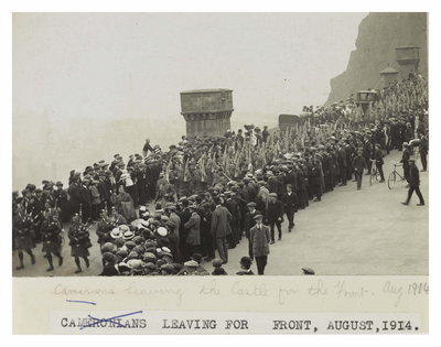 Camerons leaving the Castle for the front Aug 1914