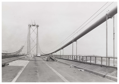 Forth Road Bridge: Southbound carriageway looking North