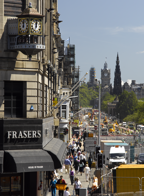 Looking east along Princes Street from Shandwick Place.