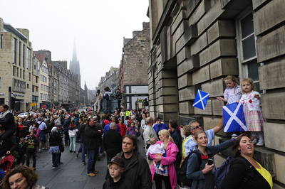 Crowd looking up the Royal Mile