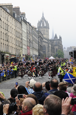 Pipe Band marching down the Royal Mile