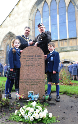 Provost and school children at Greyfriars memorial