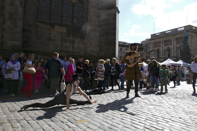 Impromptu street performance, Edinburgh Fringe