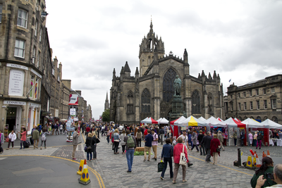 St Giles Cathedral and Fringe crowds and stalls
