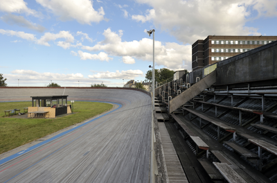 Spectator seating, track and race officials hut