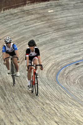 Women track cyclists racing, Meadowbank Velodrome