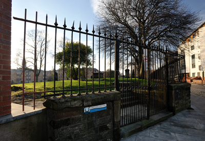 Entrance to North Leith Churchyard, Coburg Street