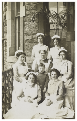 Nurses and child patient at Edinburgh Royal Infirmary