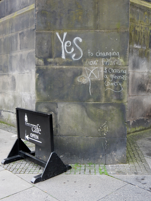 Yes Campaign chalk graffiti, St Giles Cathedral