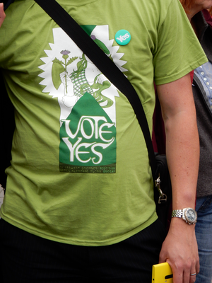 Greens for Ayes vote t-shirt, Mound, Edinburgh
