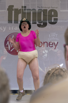 Street performer and crowd, Fringe Festival