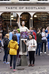 Street performer and crowd, High Street