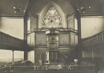 St Andrew's Church, Newhaven, interior