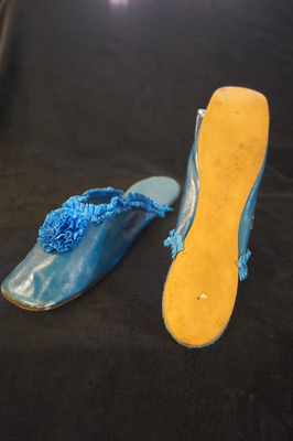 Women's blue leather mule slippers, 1870s, Mayer, Paris