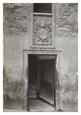 Candlemaker Row - old doorway with arms of candlemakers